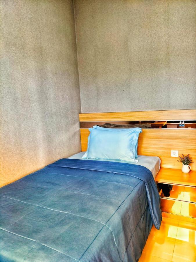 Cozy Residence Tomang Giacarta Esterno foto