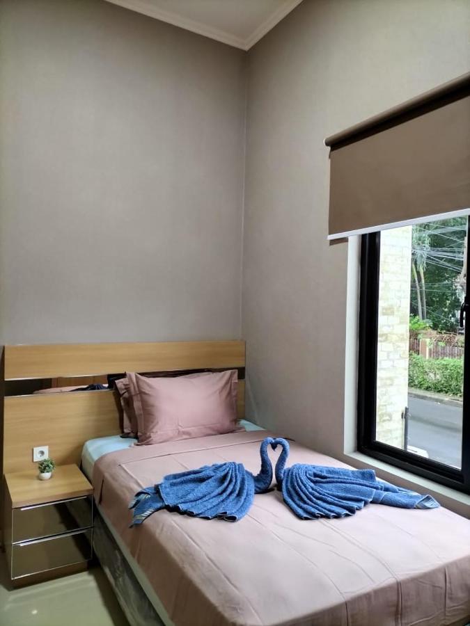Cozy Residence Tomang Giacarta Esterno foto